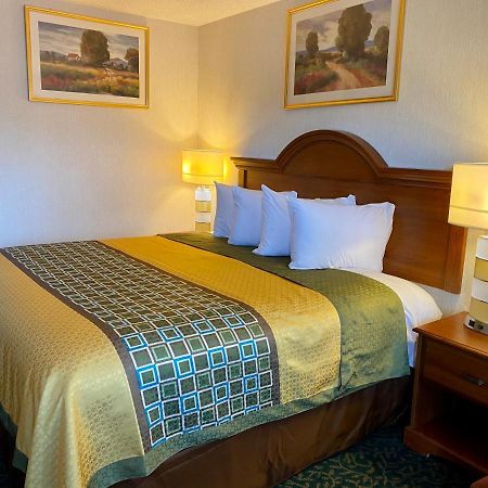 Harrisonville Inn & Suites Екстер'єр фото