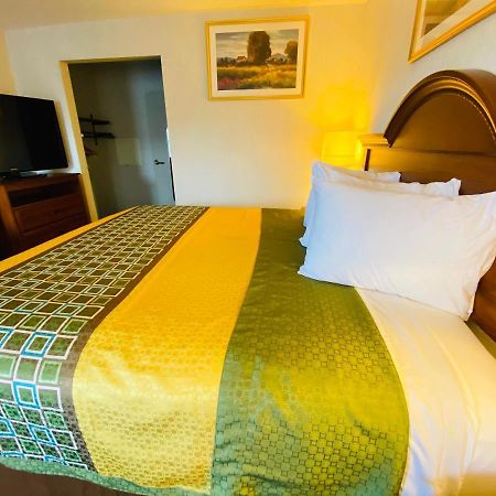 Harrisonville Inn & Suites Екстер'єр фото