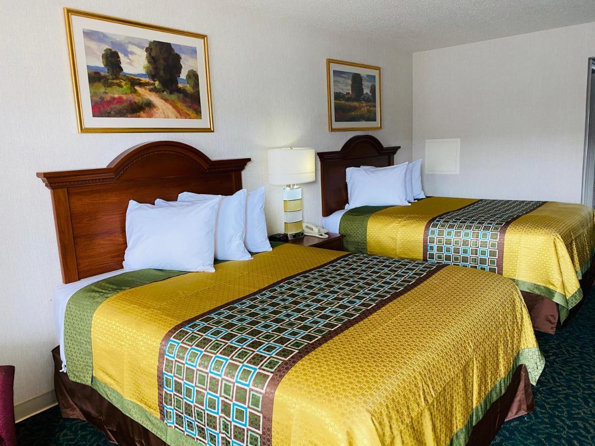 Harrisonville Inn & Suites Екстер'єр фото