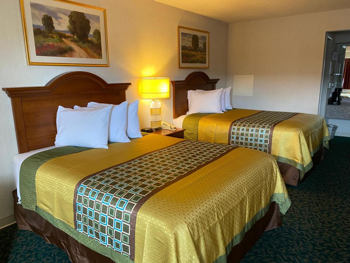 Harrisonville Inn & Suites Екстер'єр фото