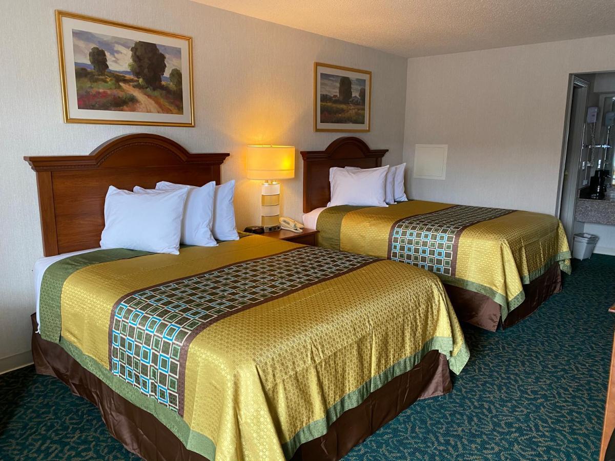 Harrisonville Inn & Suites Екстер'єр фото