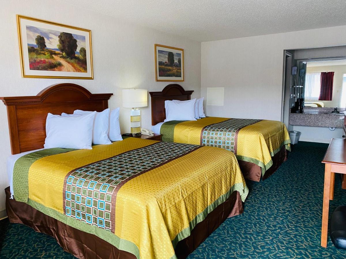 Harrisonville Inn & Suites Екстер'єр фото
