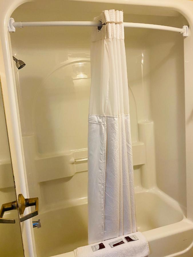 Harrisonville Inn & Suites Екстер'єр фото
