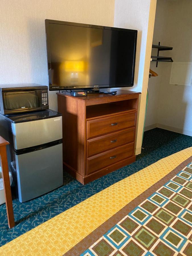 Harrisonville Inn & Suites Екстер'єр фото