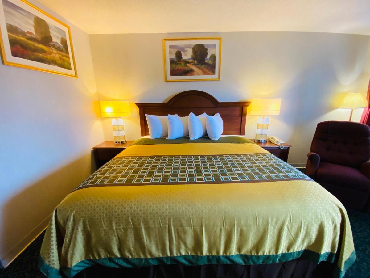 Harrisonville Inn & Suites Екстер'єр фото