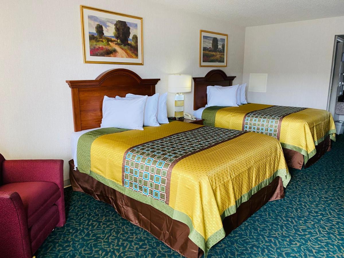 Harrisonville Inn & Suites Екстер'єр фото