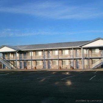 Harrisonville Inn & Suites Екстер'єр фото