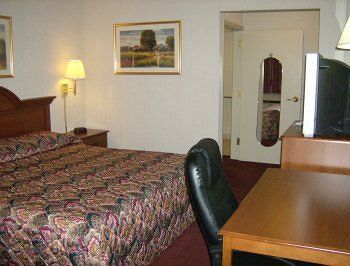 Harrisonville Inn & Suites Екстер'єр фото